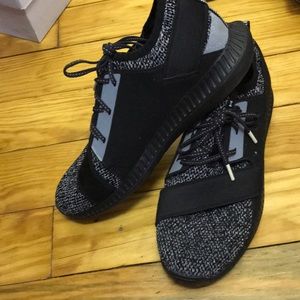 UNDER ARMOUR WORKOUT SHOES